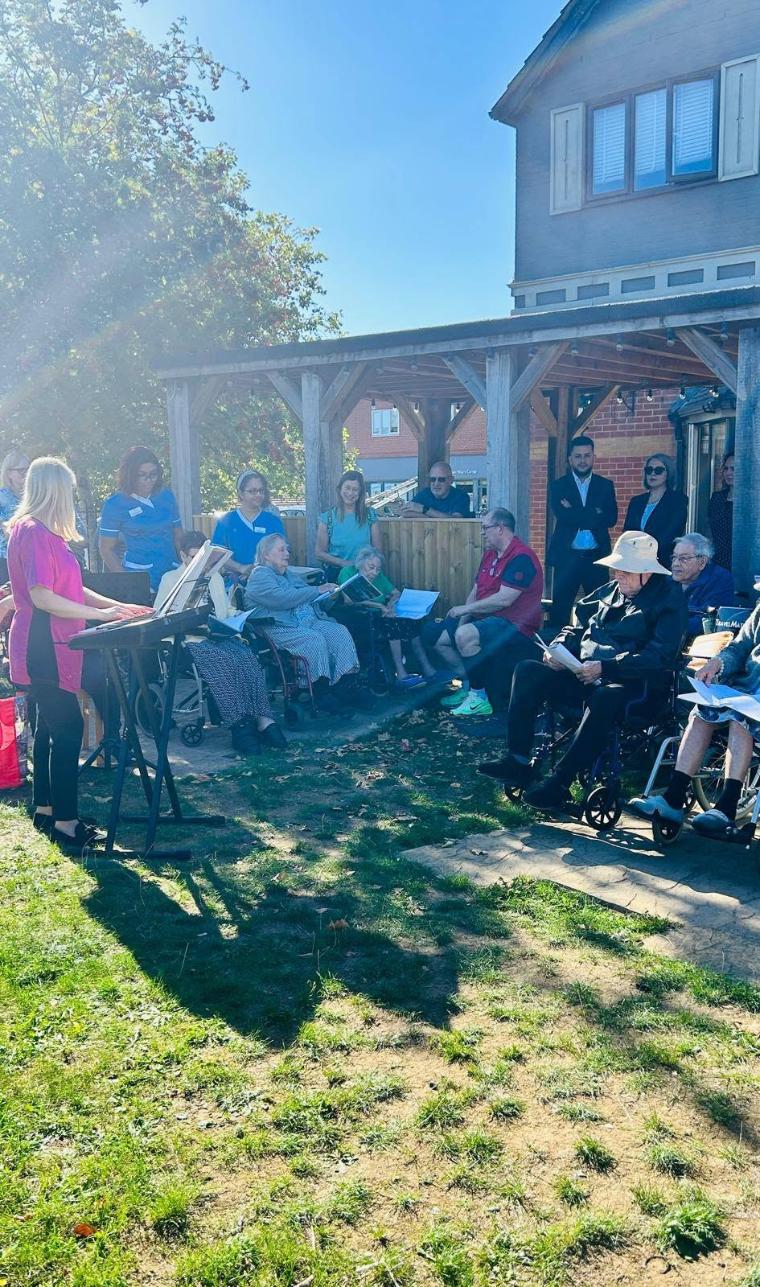 residents singing